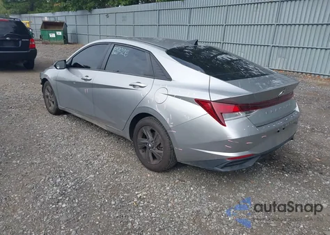 2021 Hyundai Elantra Sel z USA, uszkodzony, nr VIN 5NPLM4AG5MH045481